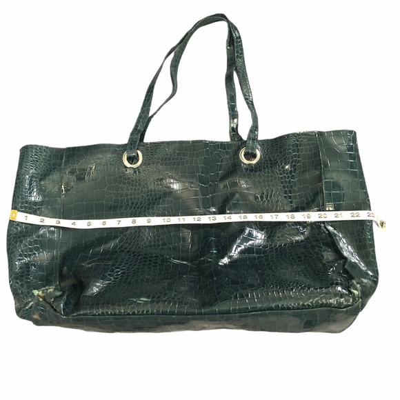EMBOSSED GREEN FAUX SNAKESKIN TOTE BAG - Picture 3 of 11